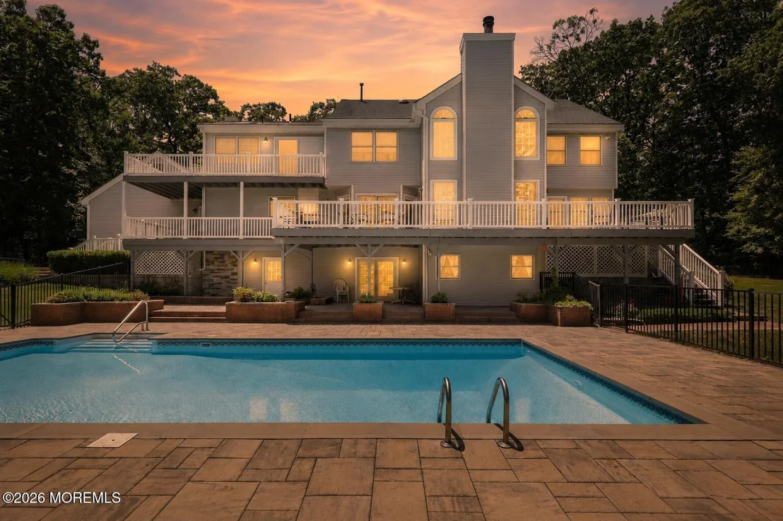 Photo of 1908 Shadowbrook Drive