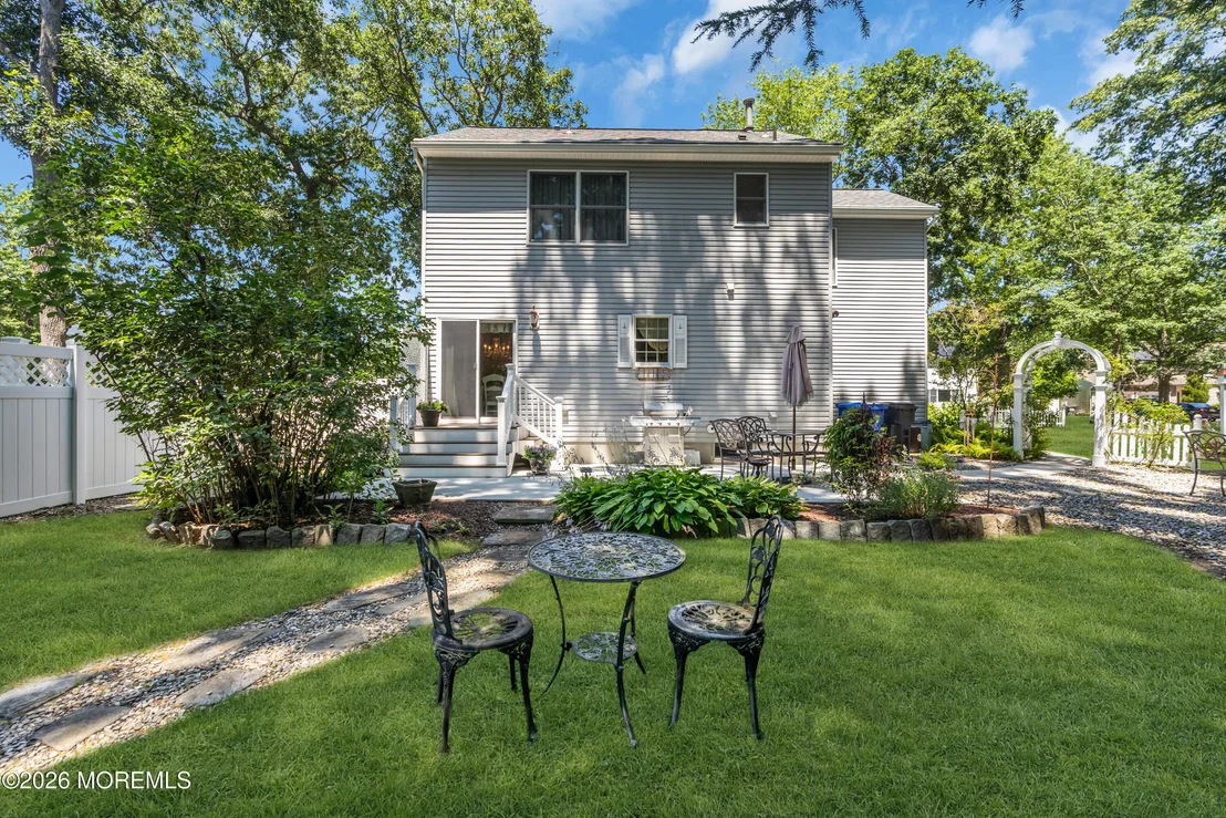 Photo of 901 Roundtree Drive