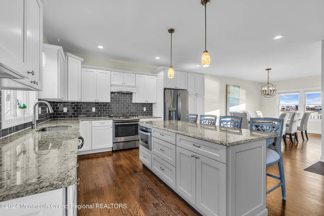 Photo of 106 Saint Lawrence Boulevard