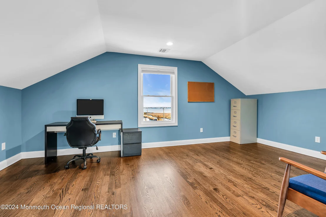 Photo of 106 Saint Lawrence Boulevard
