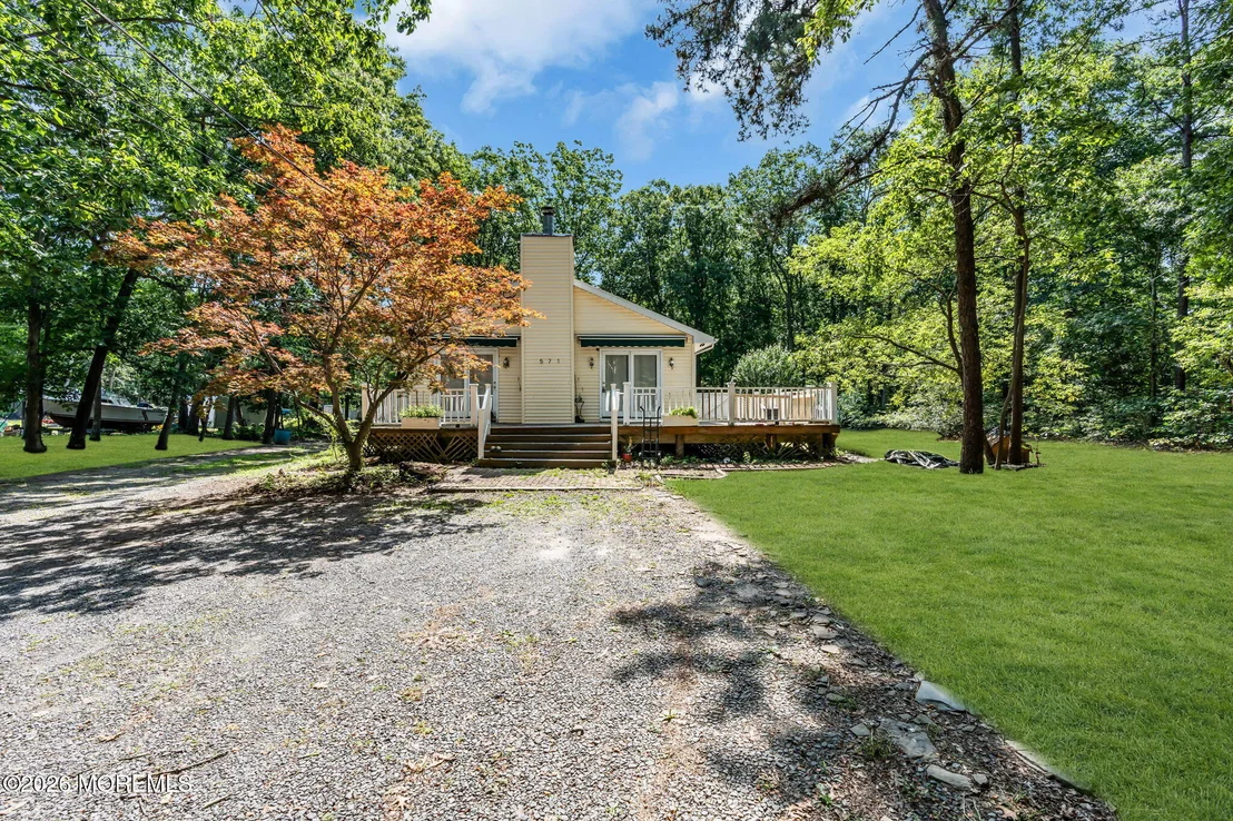 Photo of 571 Whitecomb Avenue