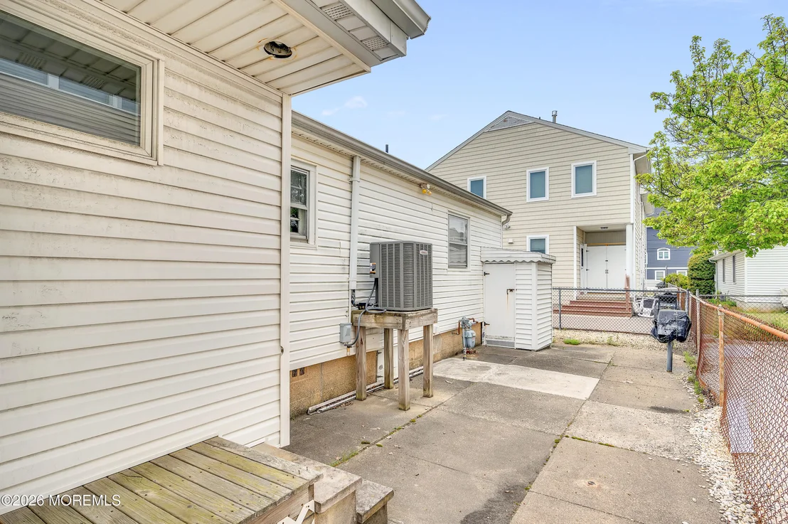 Photo of 202 5th Avenue