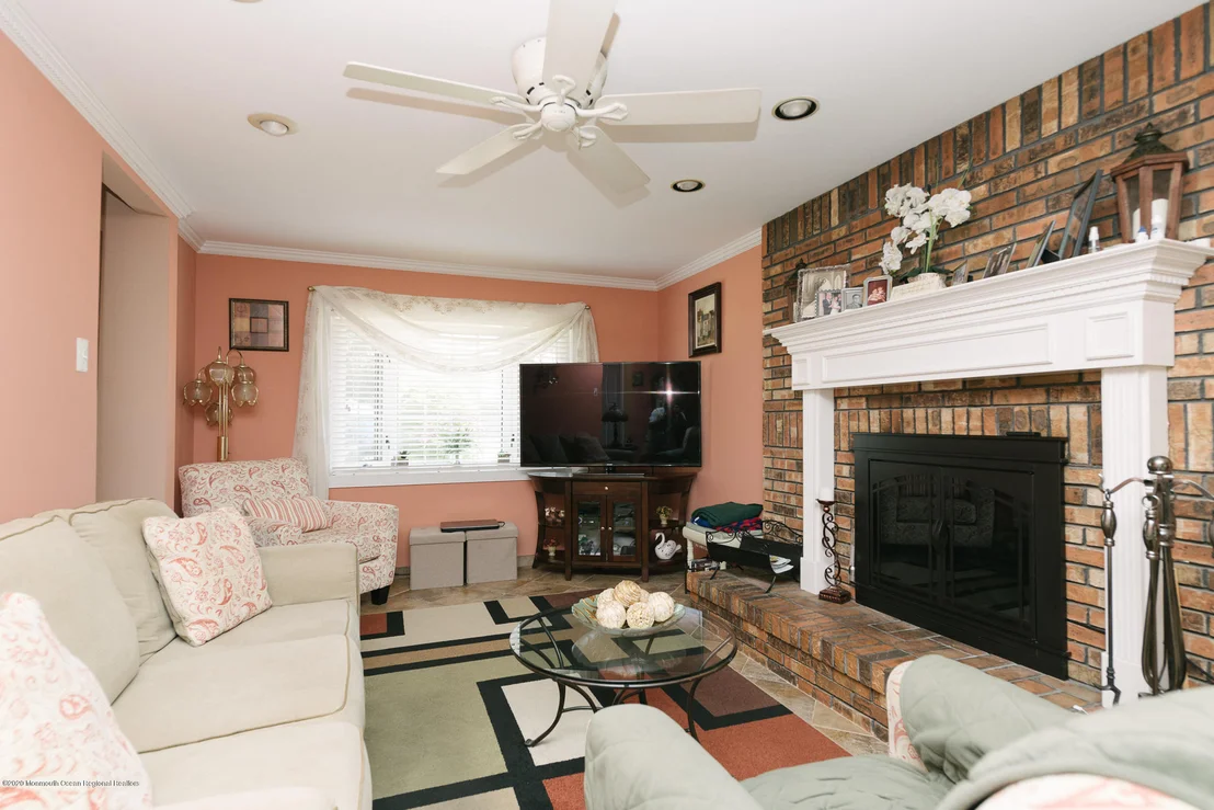 Photo of 220 Colonial Drive