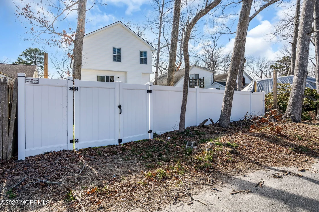 Photo of 1620 Ewart Road