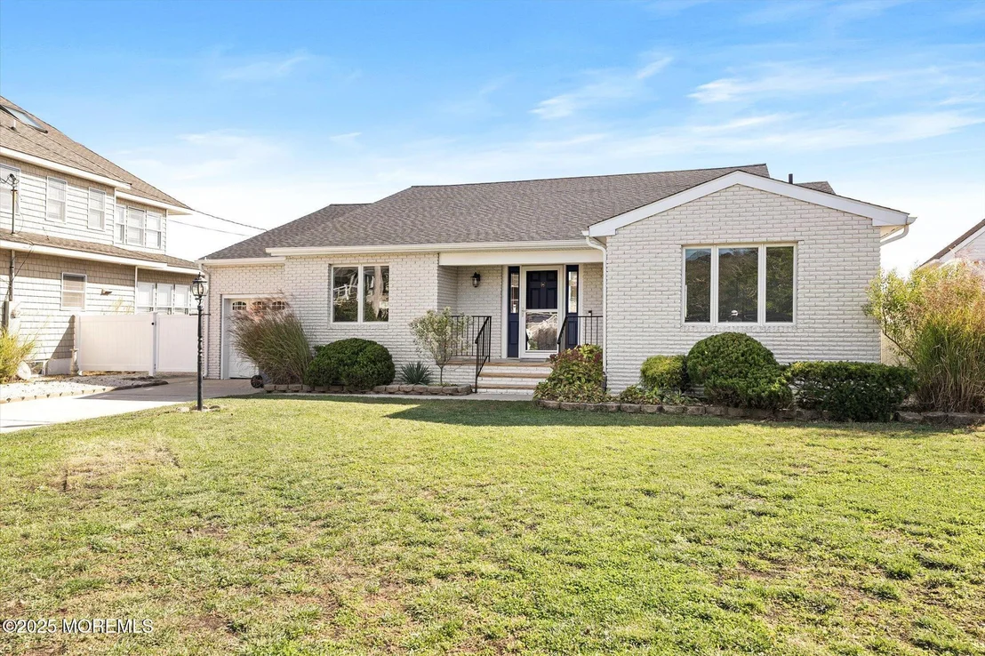 Photo of 673 Bayview Drive