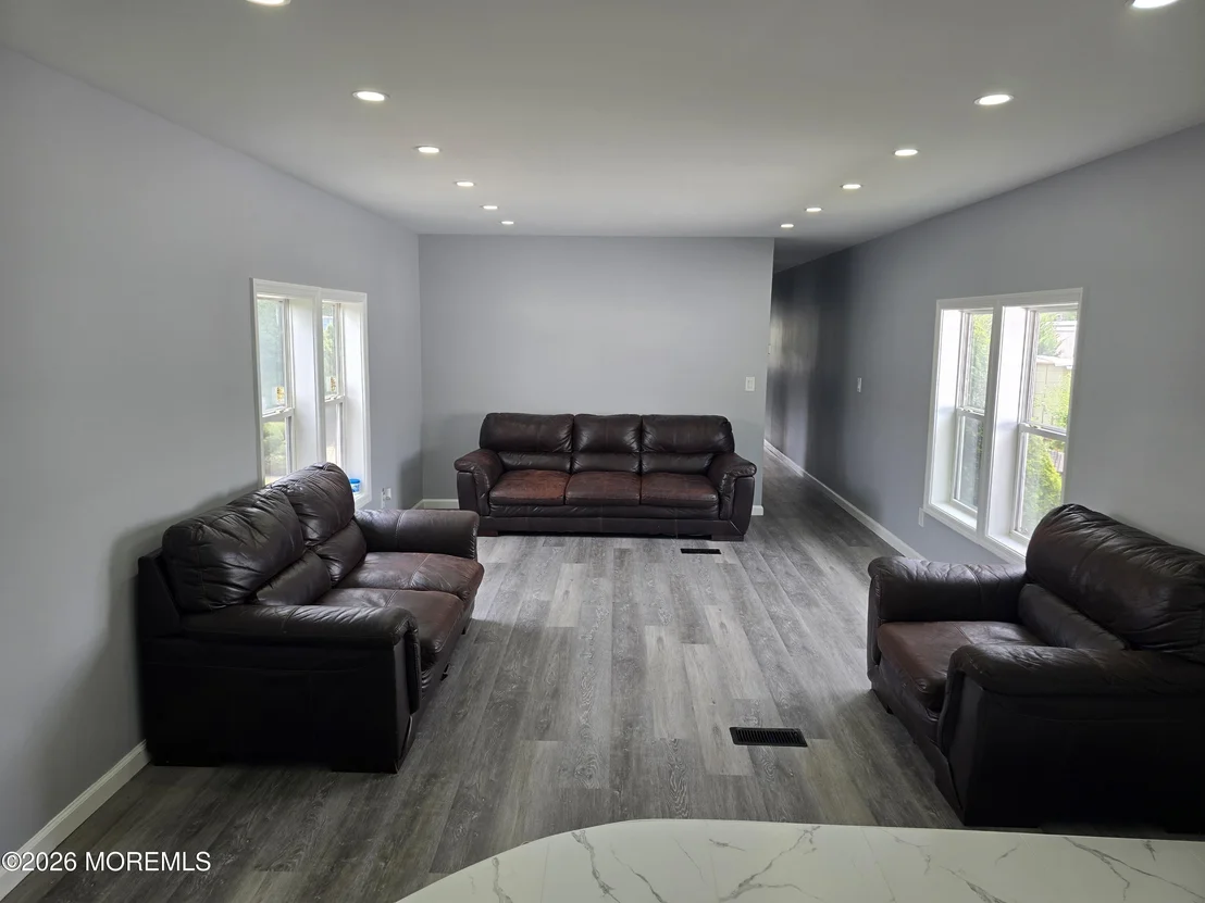 Photo of 7 Shady Lake Circle