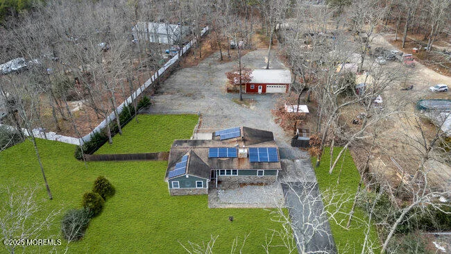 Photo of 592 Whitecomb Avenue