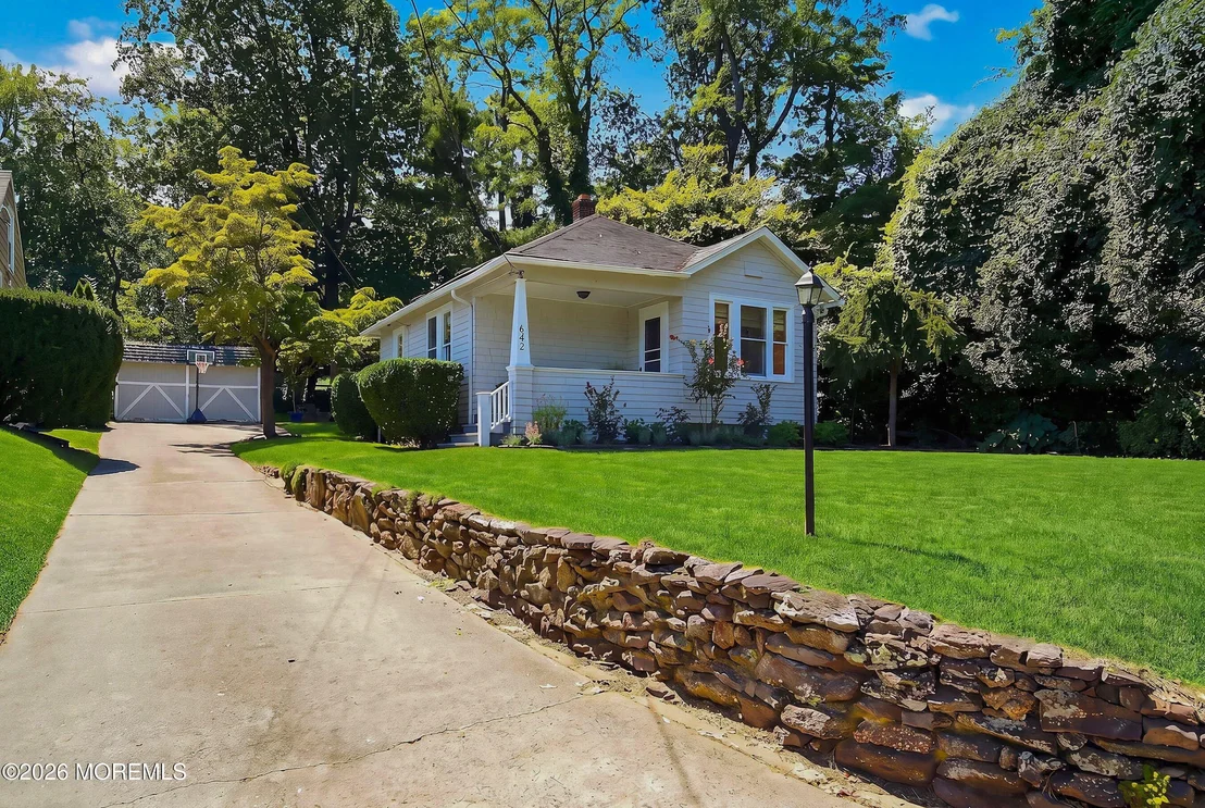 Photo of 642 Locust Point Road