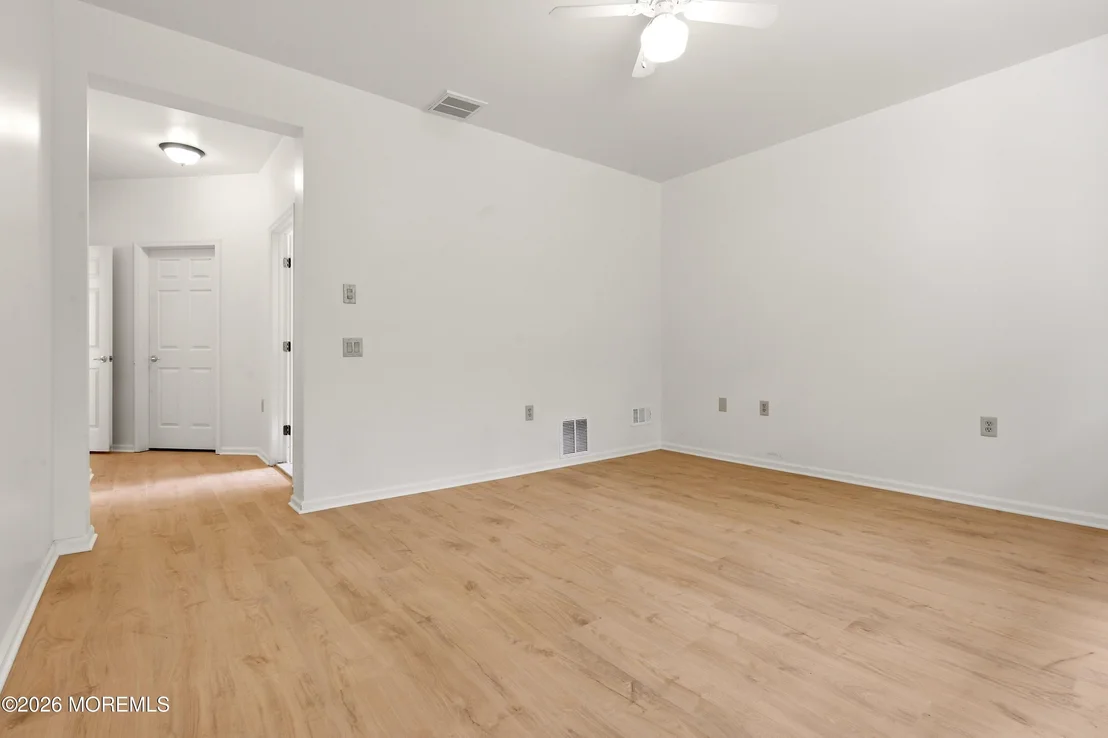 Photo of 33 Valley Stream Place