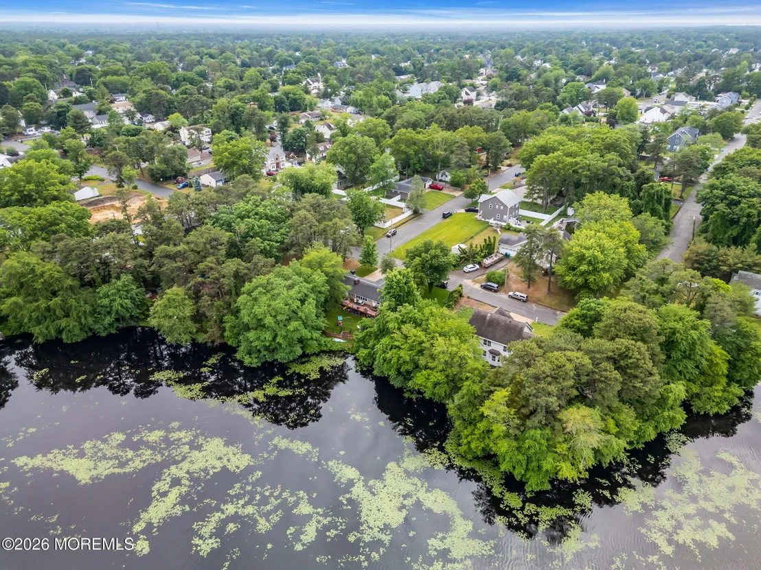 Photo of 1600 Parkview Boulevard
