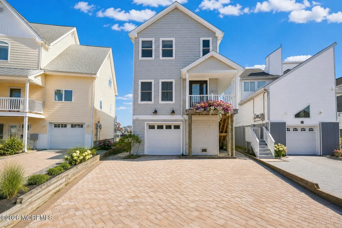 Photo of 151 Vanard Drive