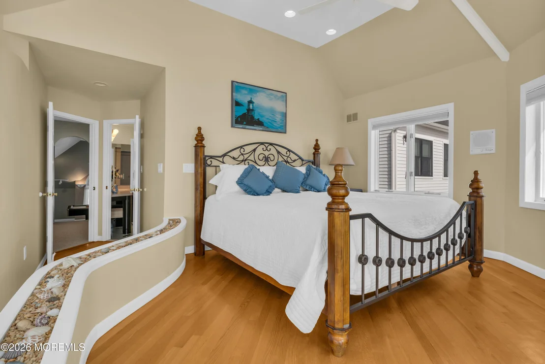 Photo of 1308 Laurel Boulevard