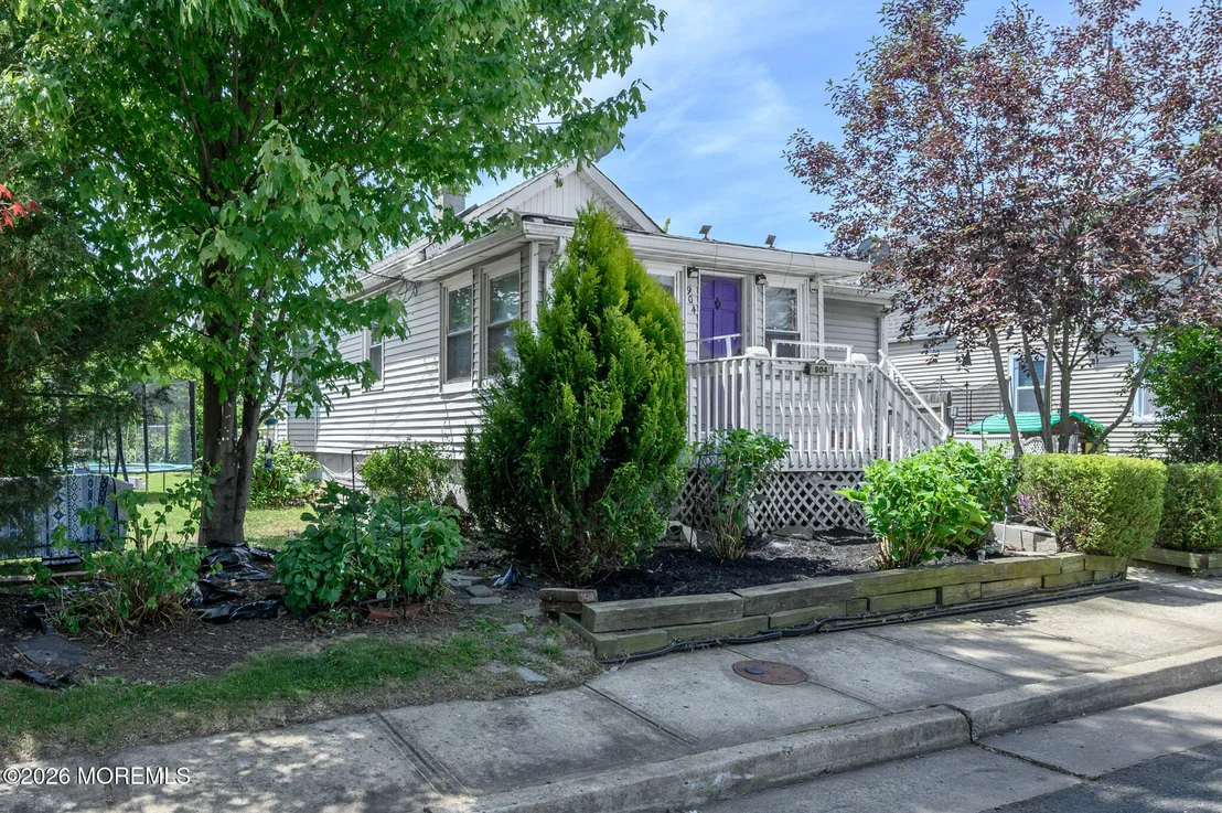 Photo of 904 Central Avenue