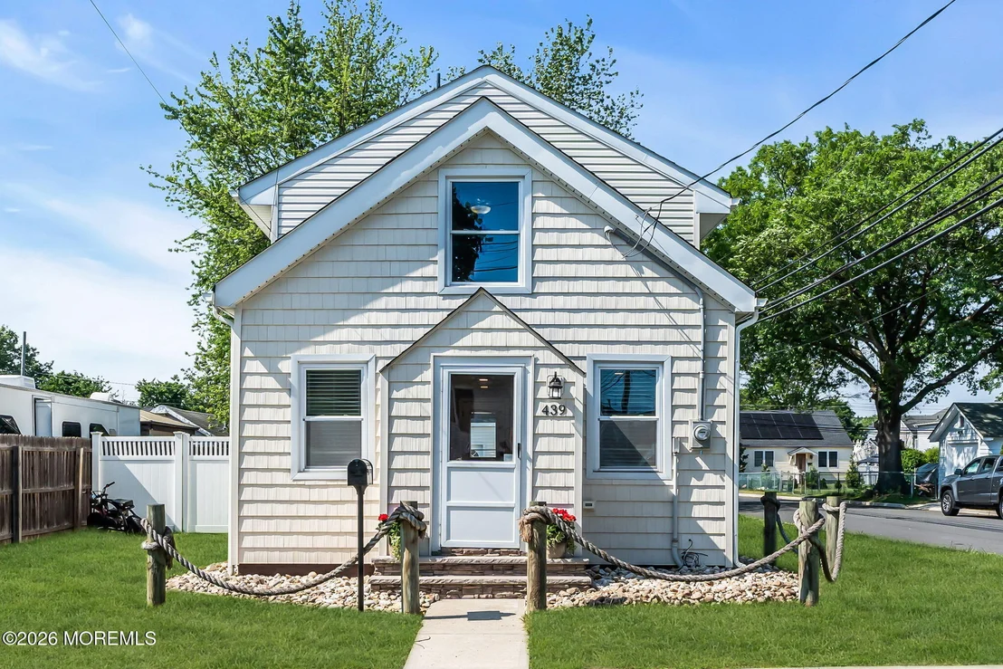Photo of 439 Clark Avenue