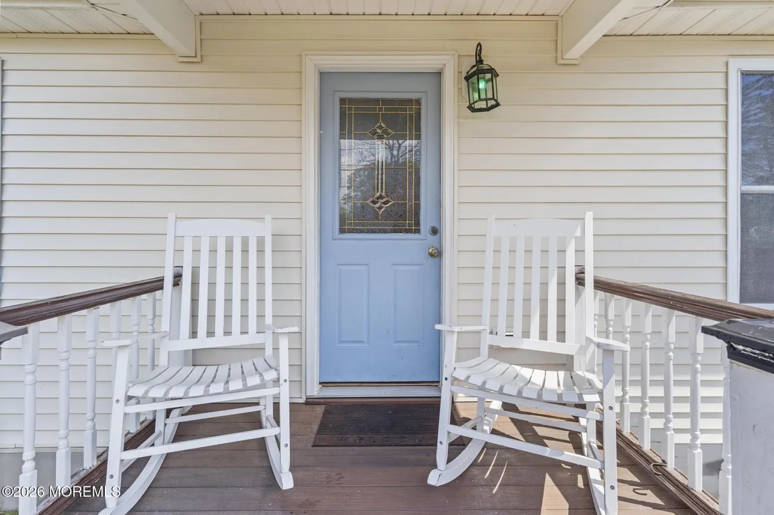 Photo of 389 Bay Avenue