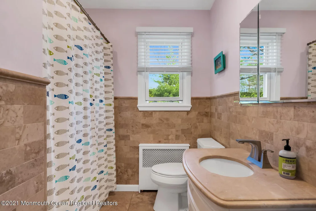 Photo of 407 Rumson Road