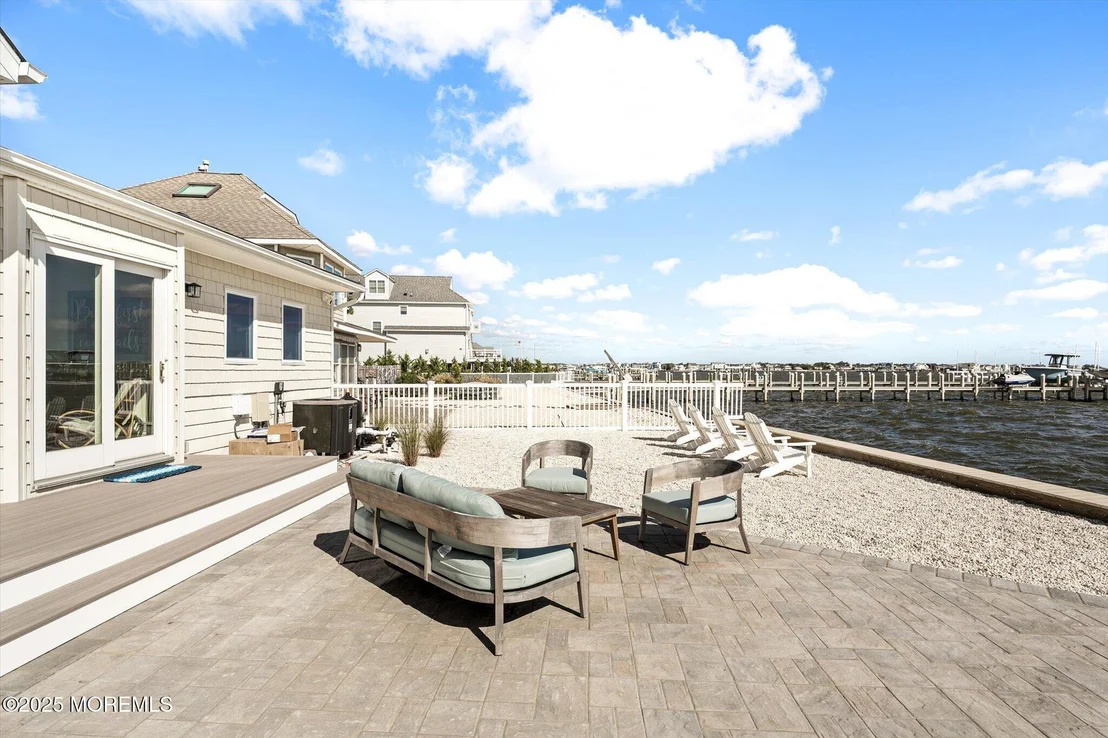 Photo of 673 Bayview Drive