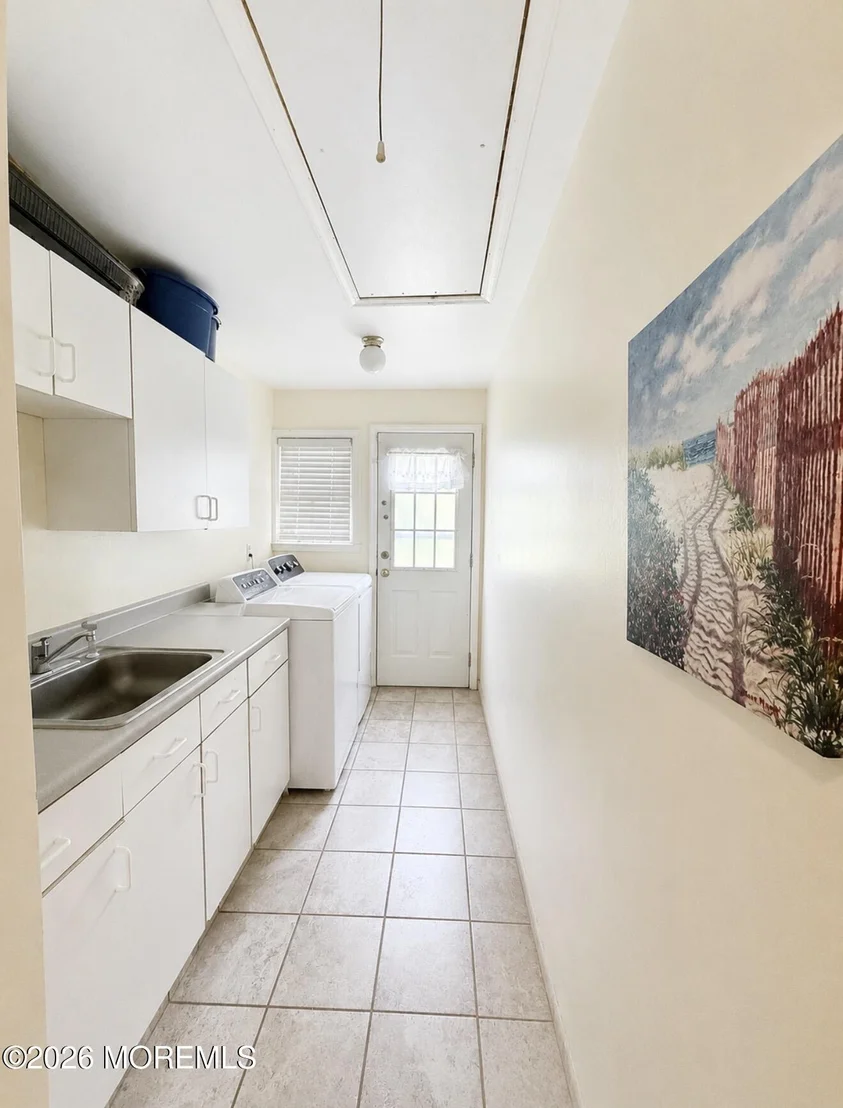 Photo of 565 Azalea Drive