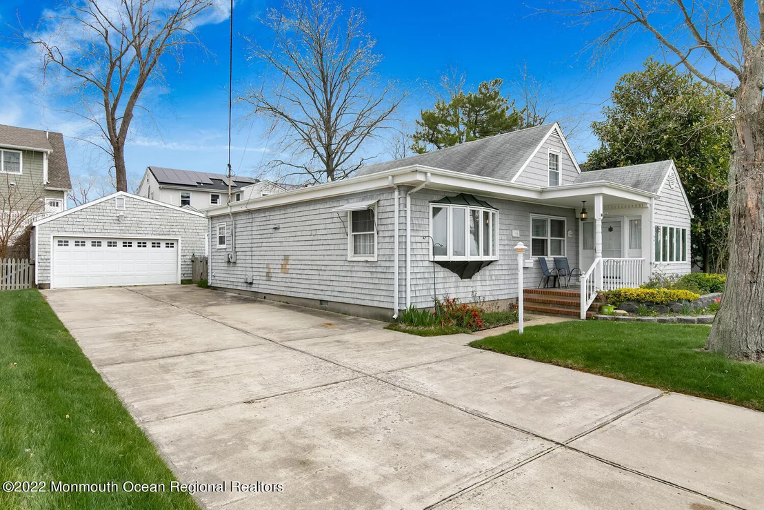 Photo of 306 Perrine Boulevard