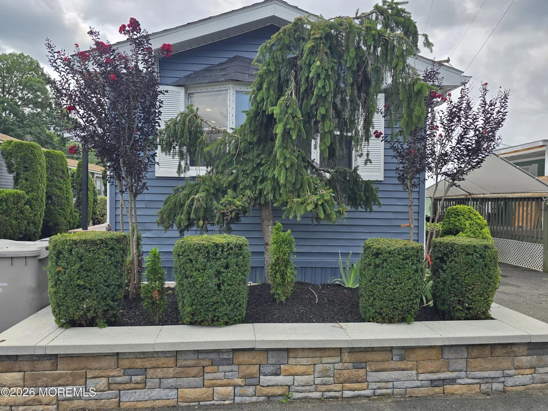 Photo of 7 Shady Lake Circle