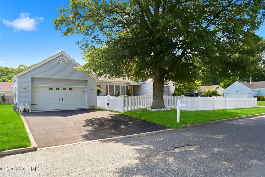 Photo of 101 Foxwood Lane