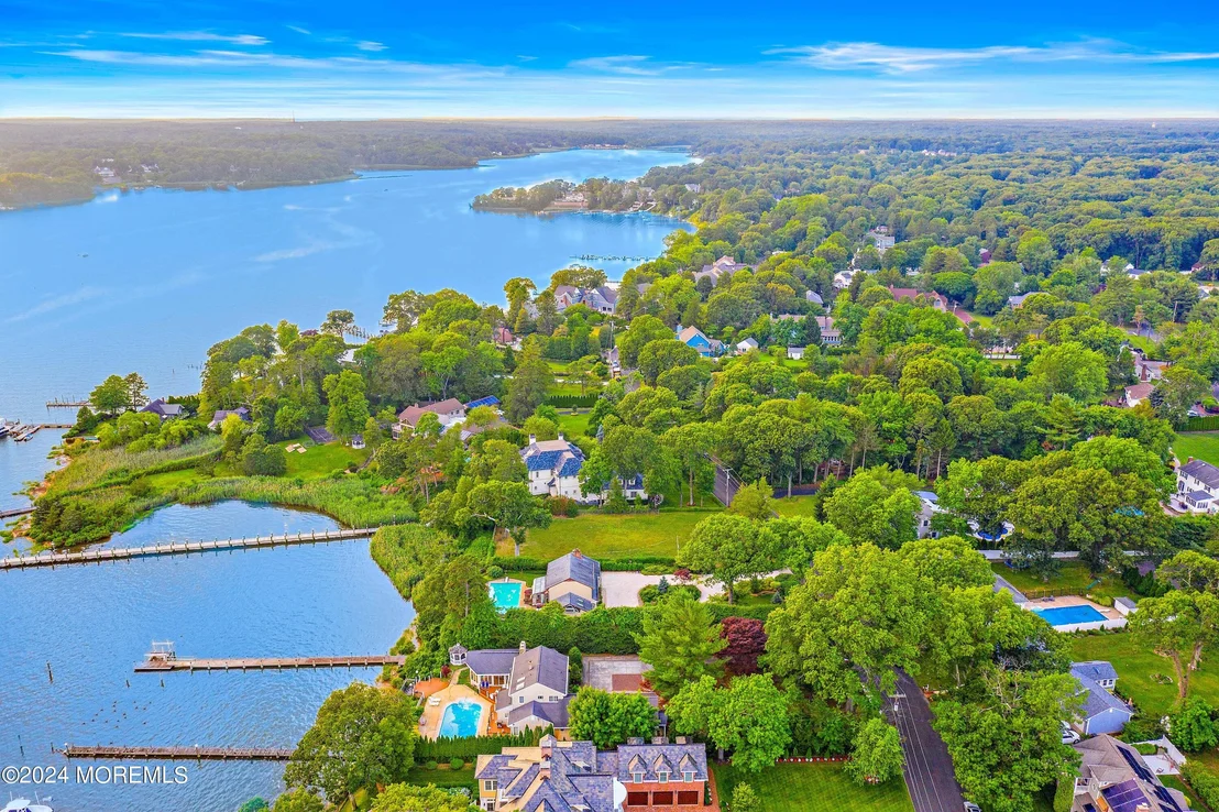 Photo of 2639 River Road