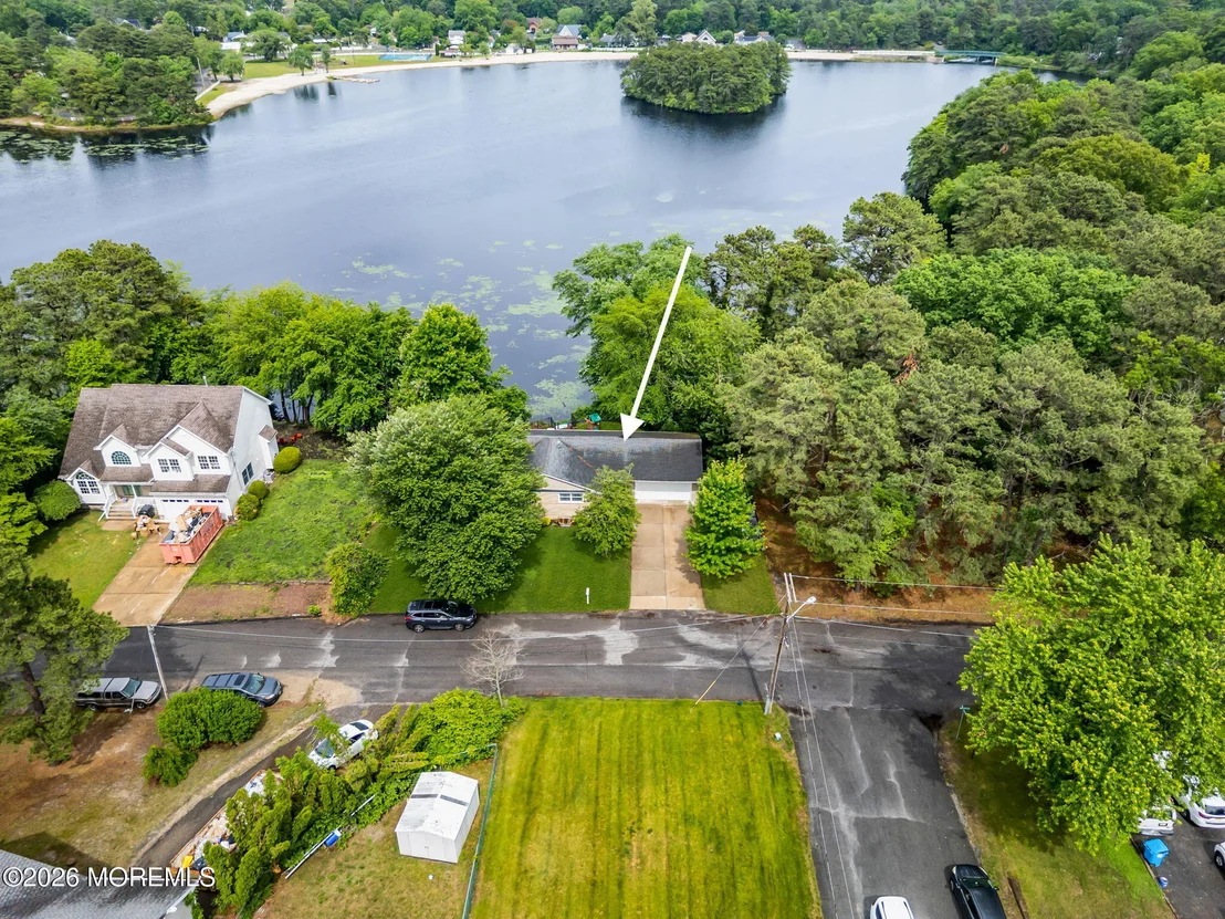 Photo of 1600 Parkview Boulevard