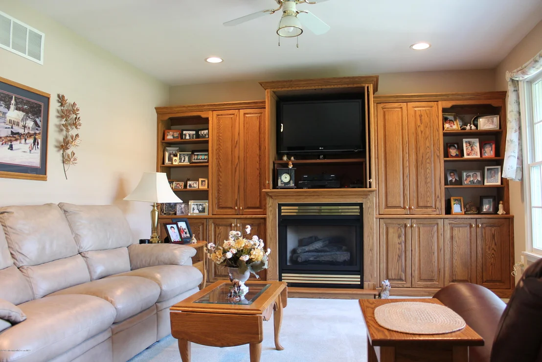 Photo of 647 W Commodore Boulevard
