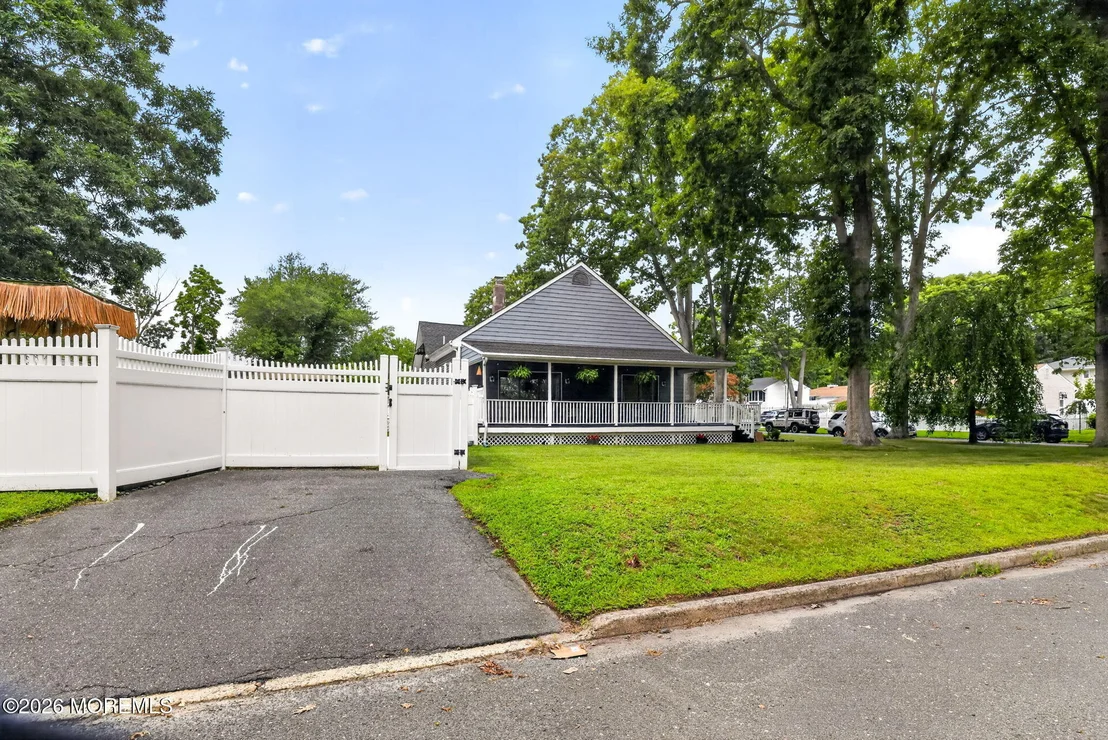 Photo of 210 Robbins Road