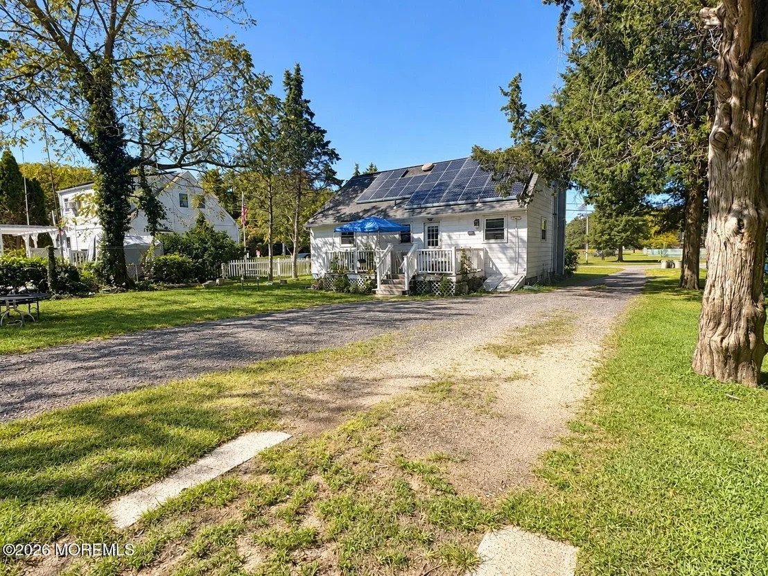 Photo of 79 Railroad Avenue
