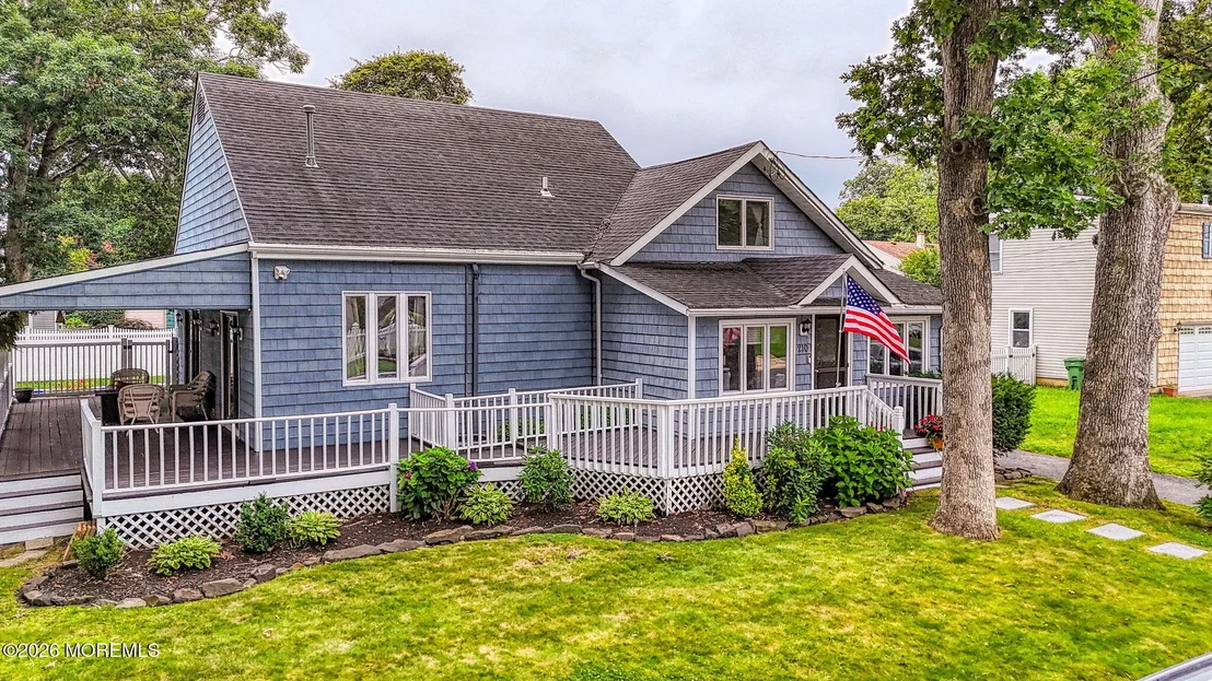 Photo of 210 Robbins Road