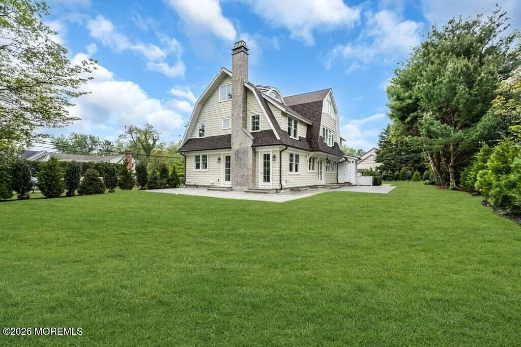 Photo of 907 Riverview Drive