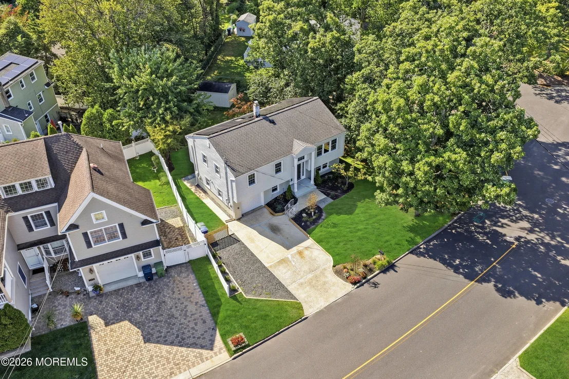 Photo of 208 N Riverside Drive
