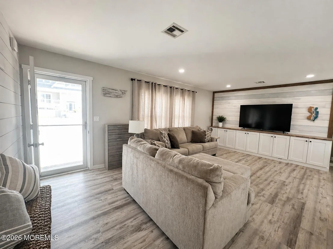 Photo of 810 Leeward Drive