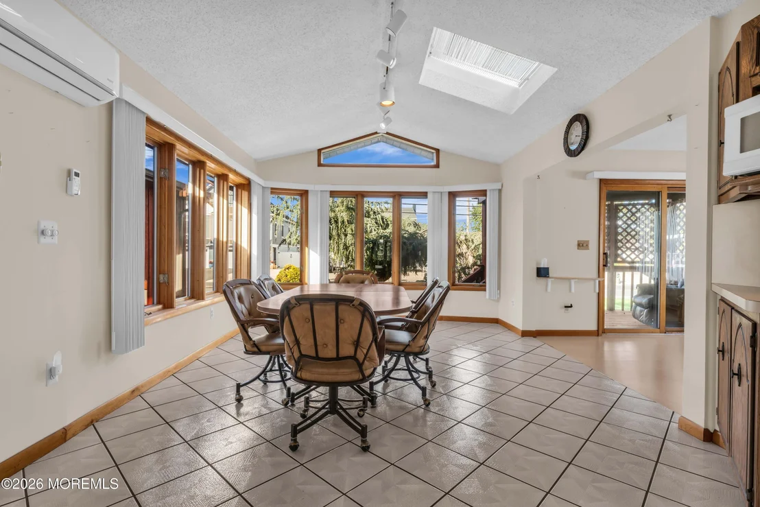 Photo of 1007 Laurel Boulevard