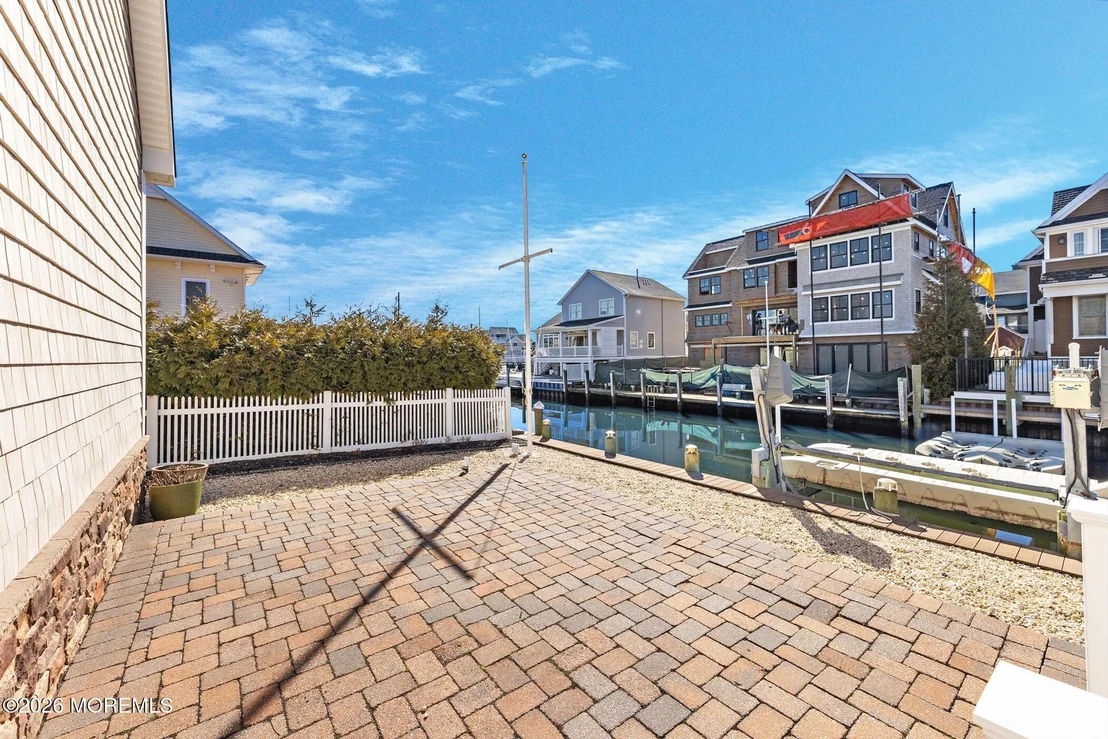 Photo of 305 Sloop Lane
