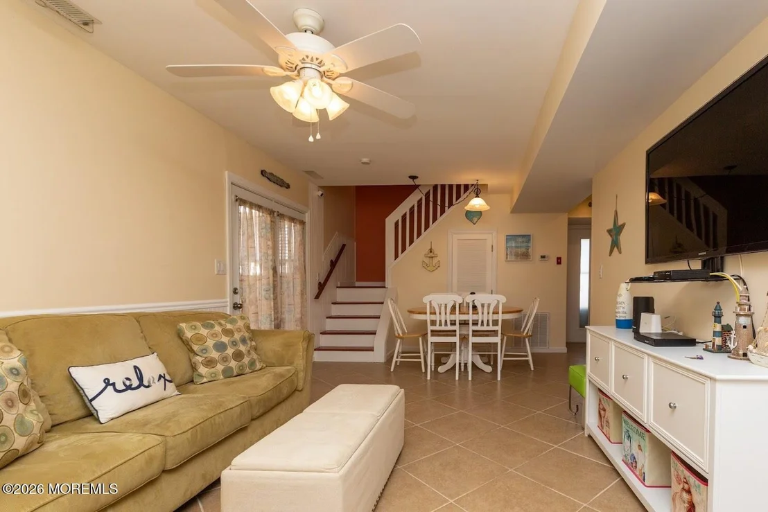 Photo of Unit 5 at 1102 Boulevard