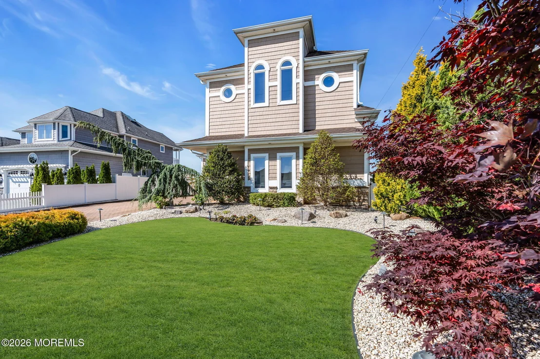 Photo of 531 Bayview Drive
