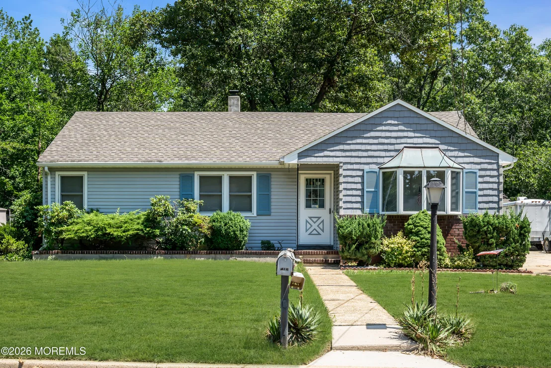 Photo of 416 Macarthur Drive