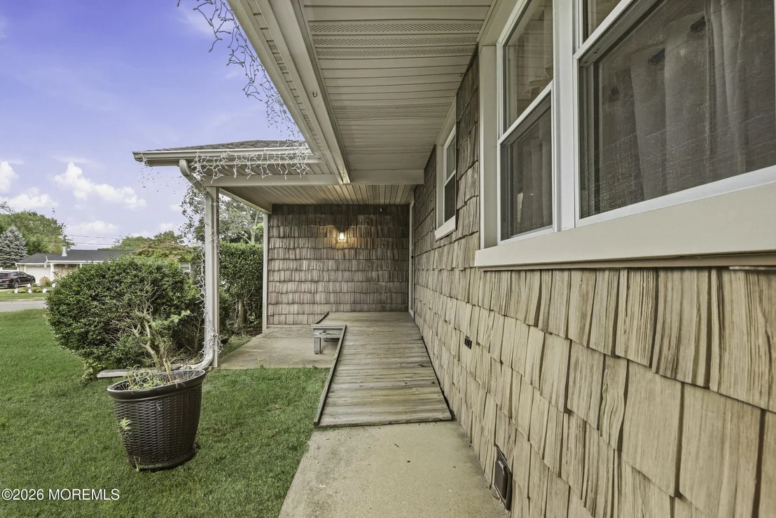 Photo of 1006 Amethyst Drive