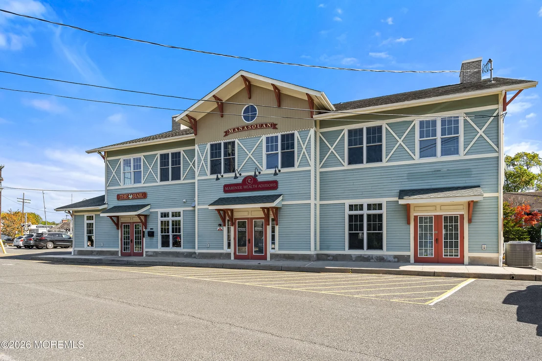 Photo of 384 Pine Avenue