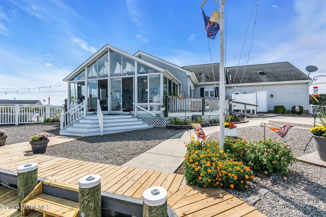 Photo of 237 Bay Shore Drive