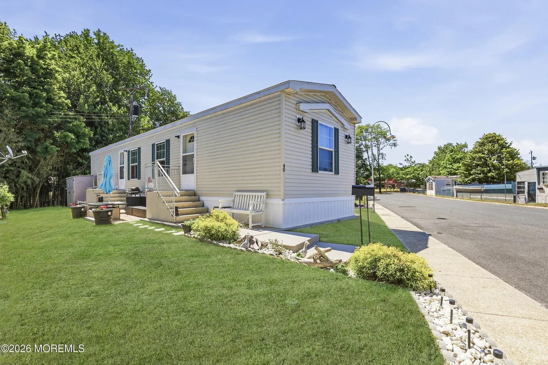 Photo of 40 Locust Grove
