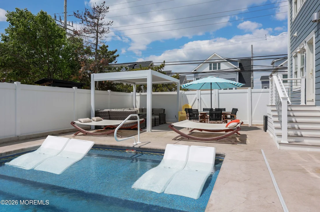 Photo of 116 8th Avenue