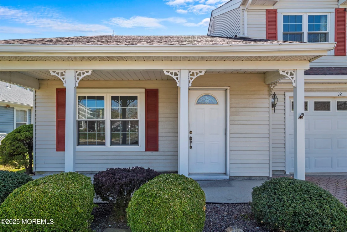 Photo of 32 Pine Oak Boulevard