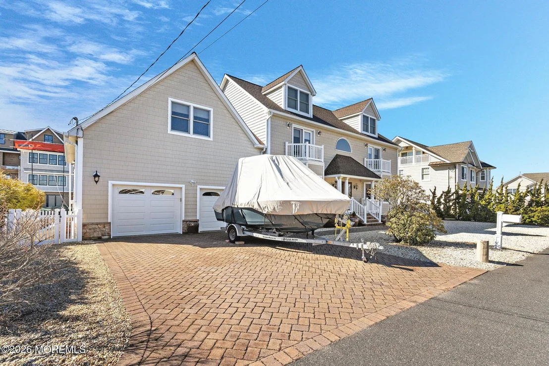 Photo of 305 Sloop Lane