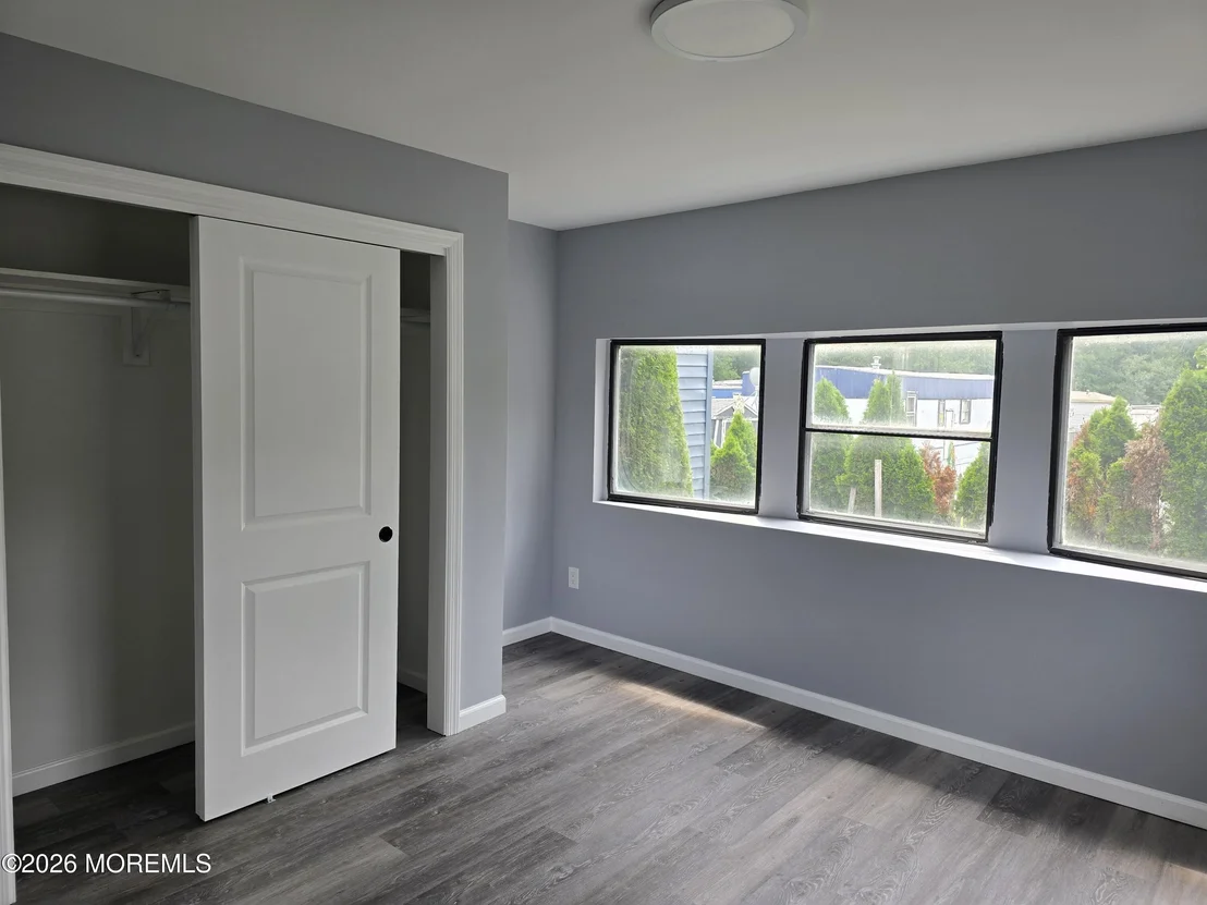 Photo of 7 Shady Lake Circle