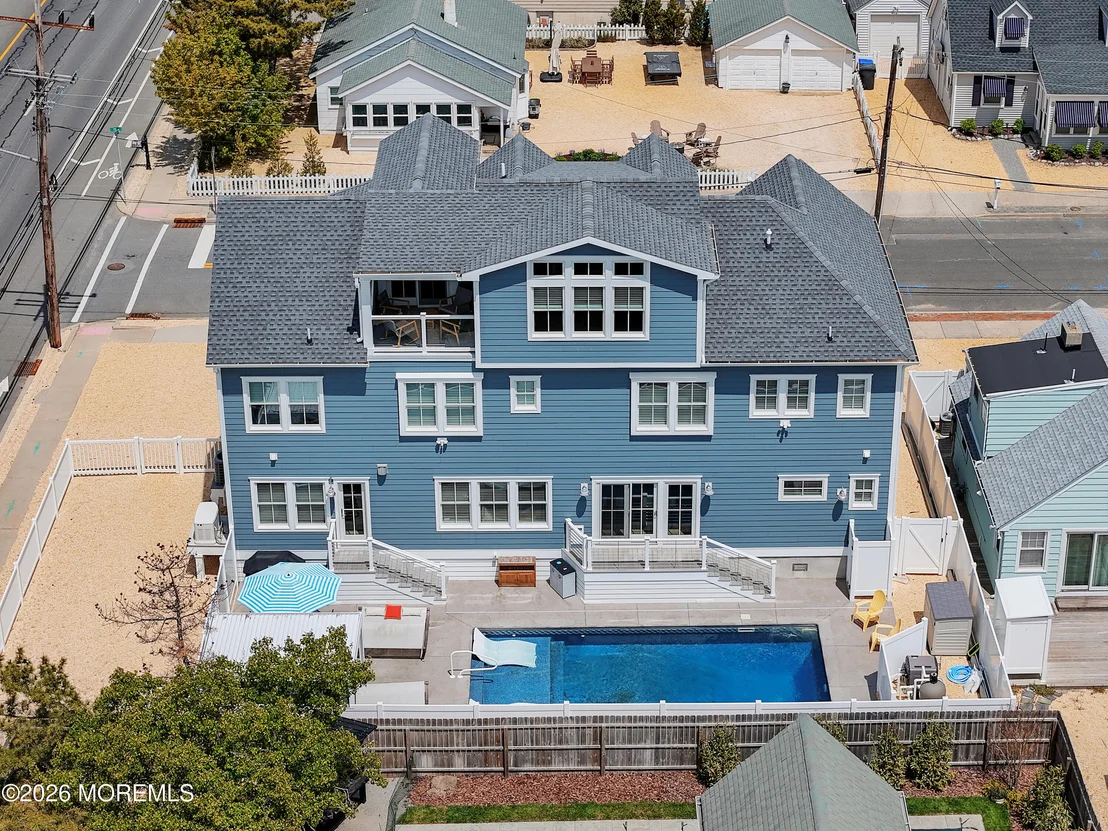 Photo of 116 8th Avenue