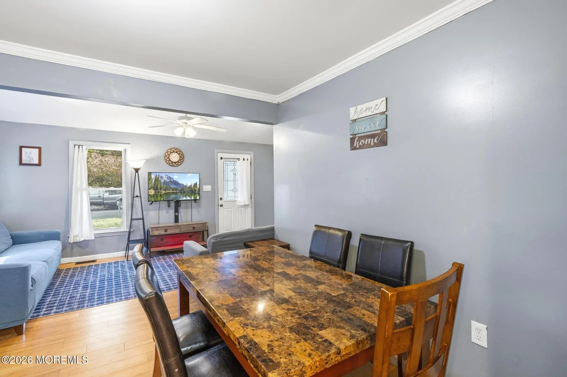 Photo of 389 Bay Avenue