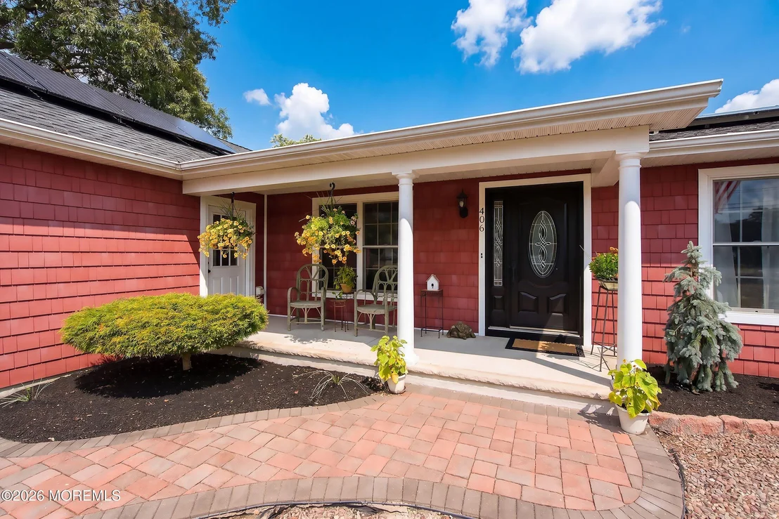 Photo of 406 Laurel Boulevard
